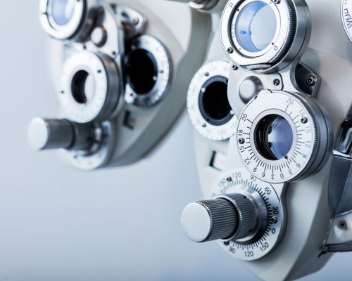 Apparecchiatura ottica per il test della vista. Macchinario medico professionale. Oftalmologia.